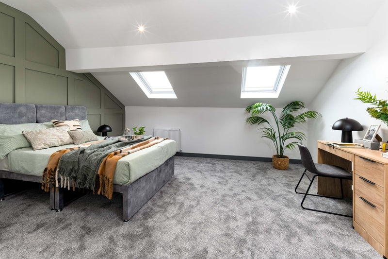 Photo 1: Room 8: Ensuite 