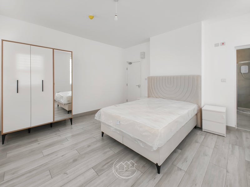 Photo 1: Room 1 £1400
