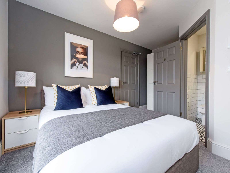 Photo 1: Room 4 Ensuite