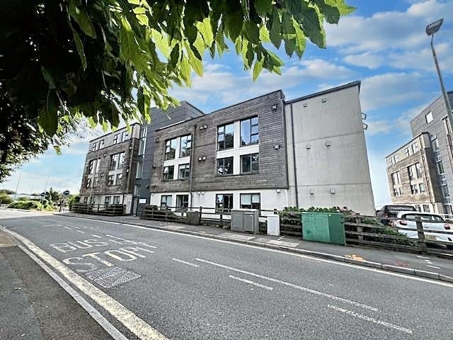 Photo 1: Exterior
