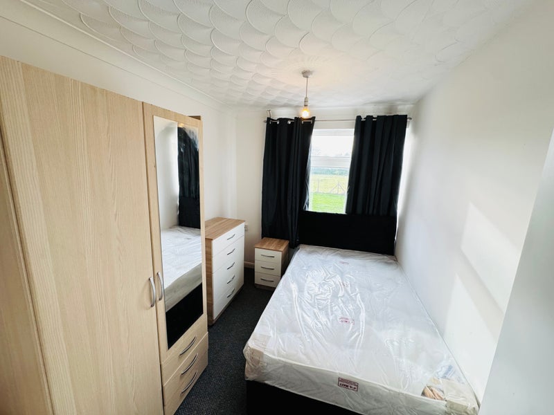 Photo 1: £475 pcm Room