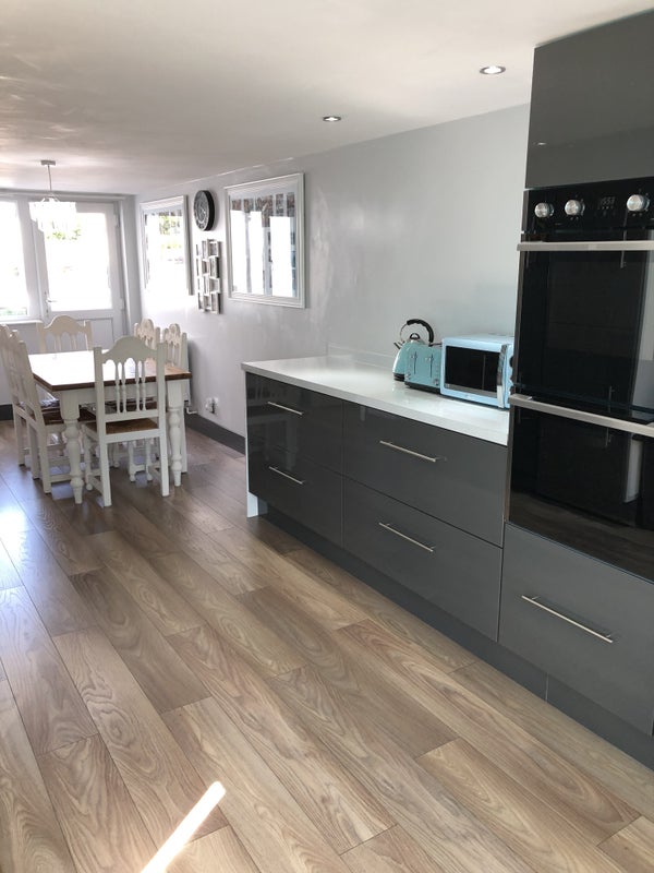 Photo 1: Large Kitchen