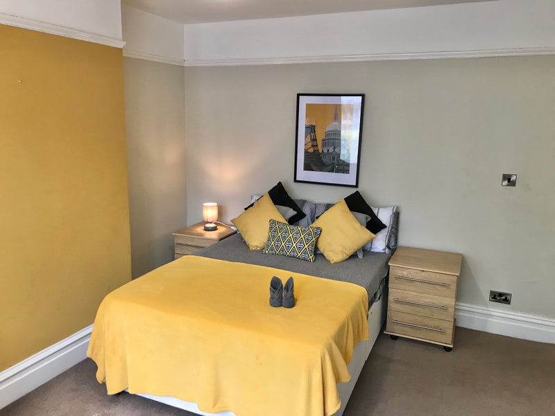Photo 1: Large room