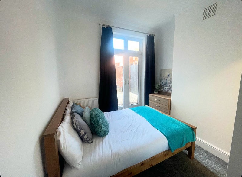 Photo 1: LOVELY ROOM