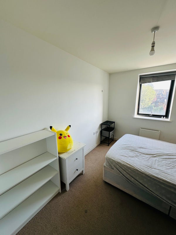 Photo 1: Bedroom
