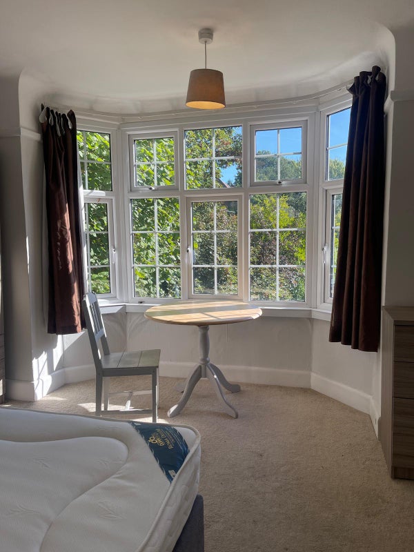 Photo 1: Room 1