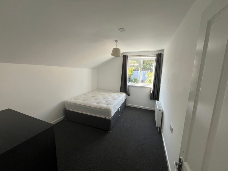 Photo 1: Bedroom