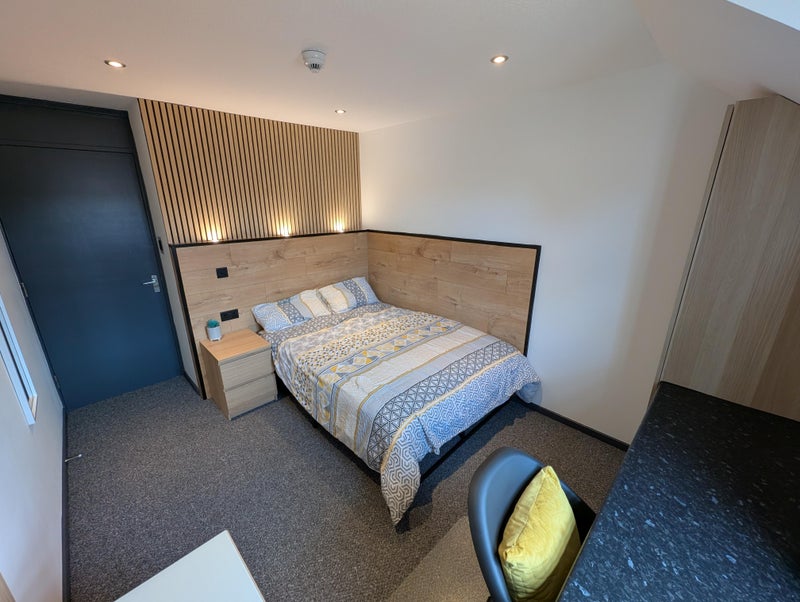 Photo 1: Bedroom 2 - £600pcm (bedding & plants not included)