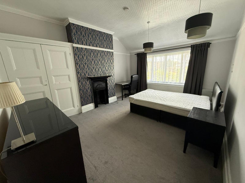 Photo 1: Room (Yours)