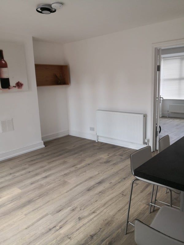Photo 1: Lounge