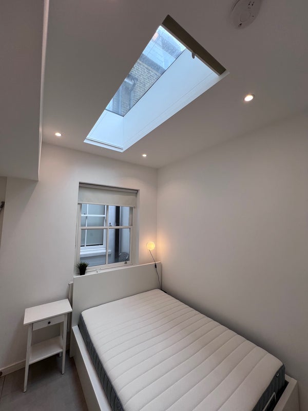 Photo 1: En-suite 1