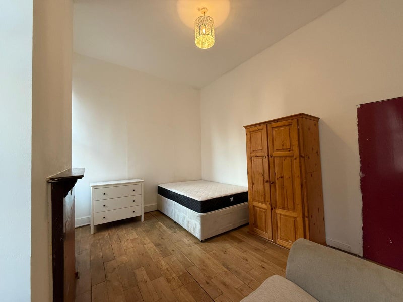 Photo 1: Room 2