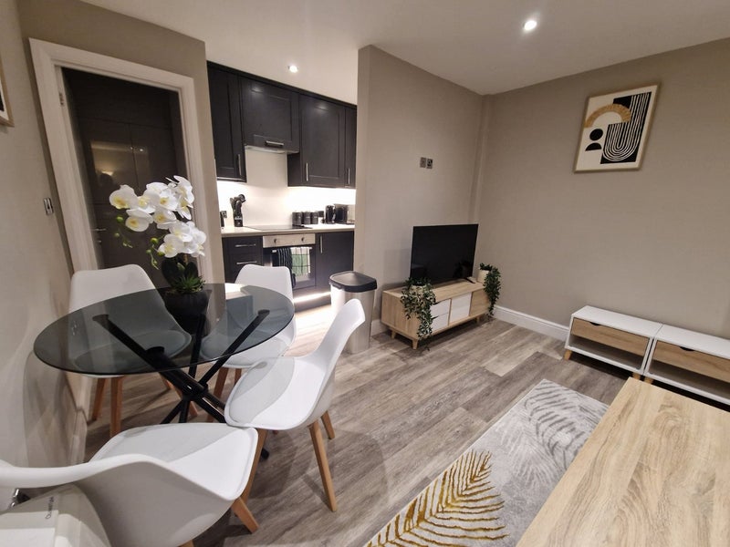 Photo 1: Lounge