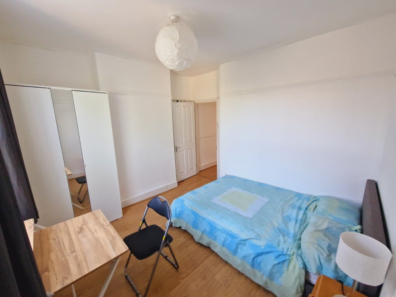 Photo 1: The advertised bedroom, picture rails mean it is easy o put up loads of paintings/pictures