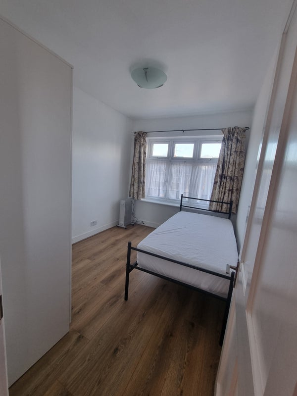 Photo 1: Bedroom