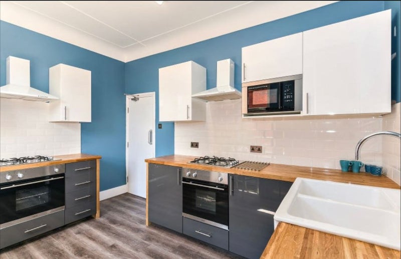 Photo 1: Kitchen