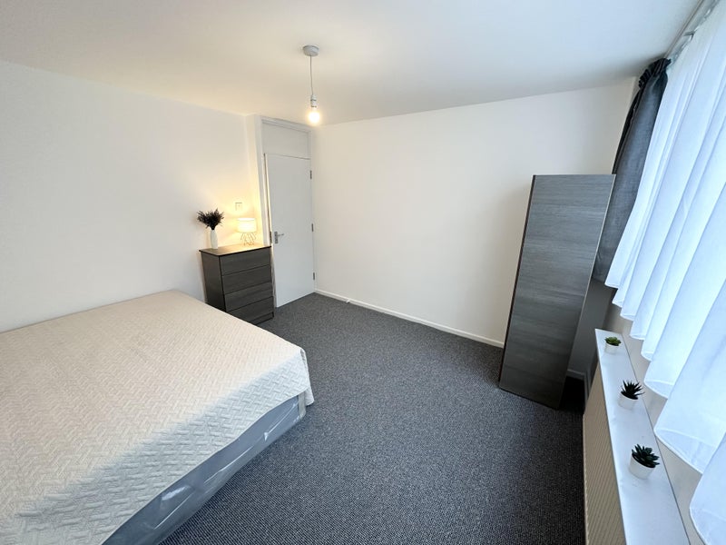 Photo 1: Room E