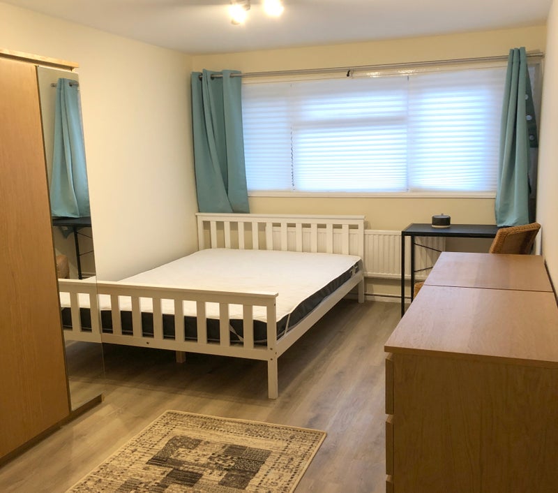 Photo 1: Ensuite bedroom 1