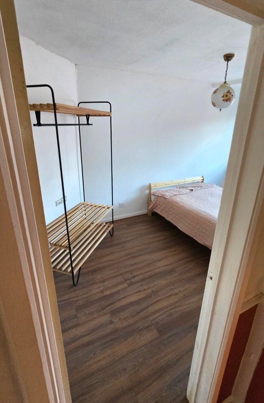 Photo 1: Room available