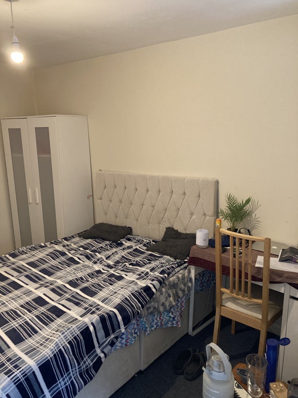 Photo 1: Bedroom