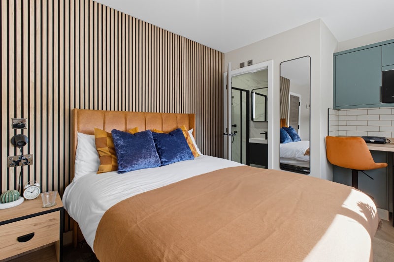 Photo 1: Block 3, Studio 8 en suite