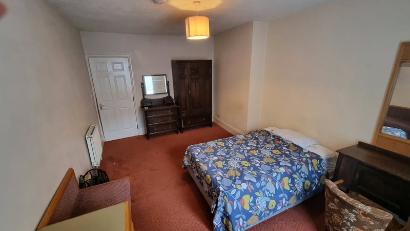 Photo 1: Bedroom 3