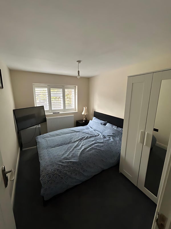 Photo 1: Bedroom