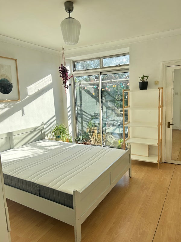Photo 1: Bedroom 