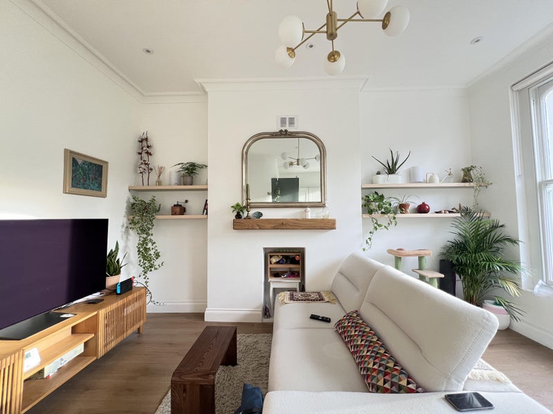 Photo 1: Livingroom