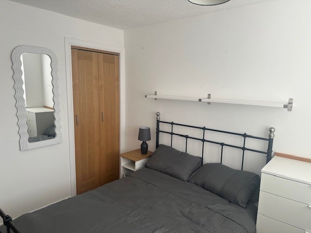 Photo 1: Double Bed