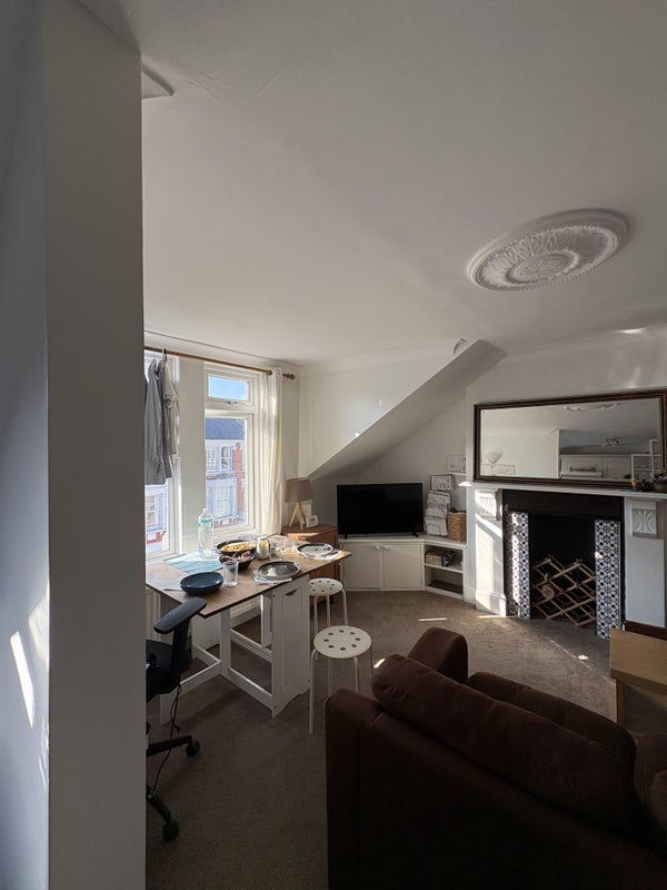 Photo 1: living