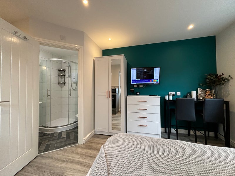 Photo 1: Self contained apartment