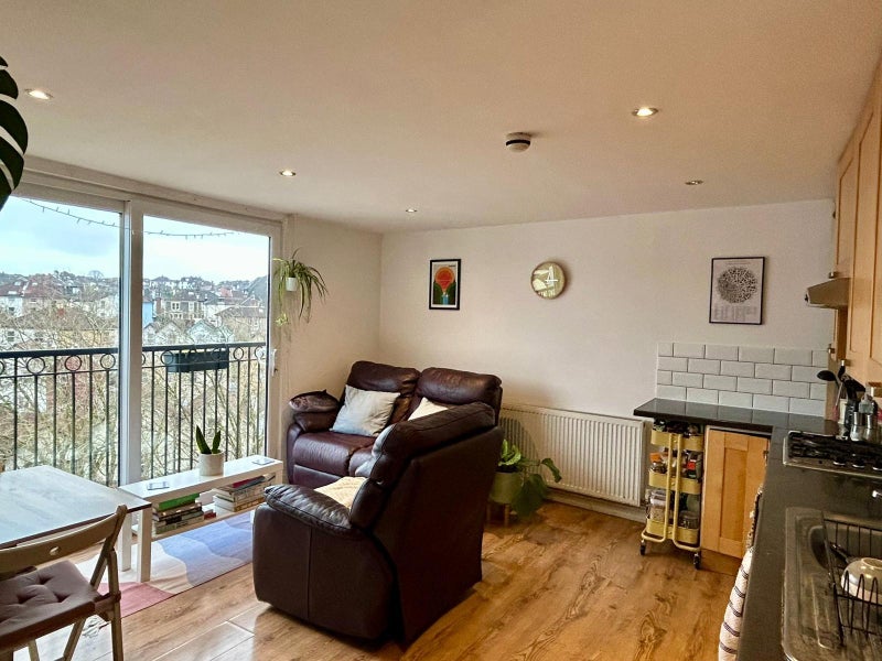 Photo 1: Kitchen/ living room