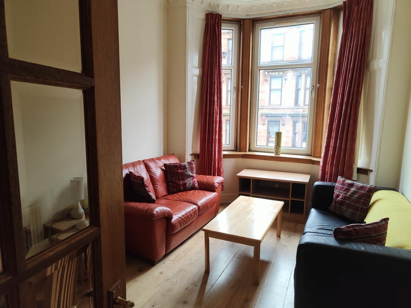 Photo 1: Lounge