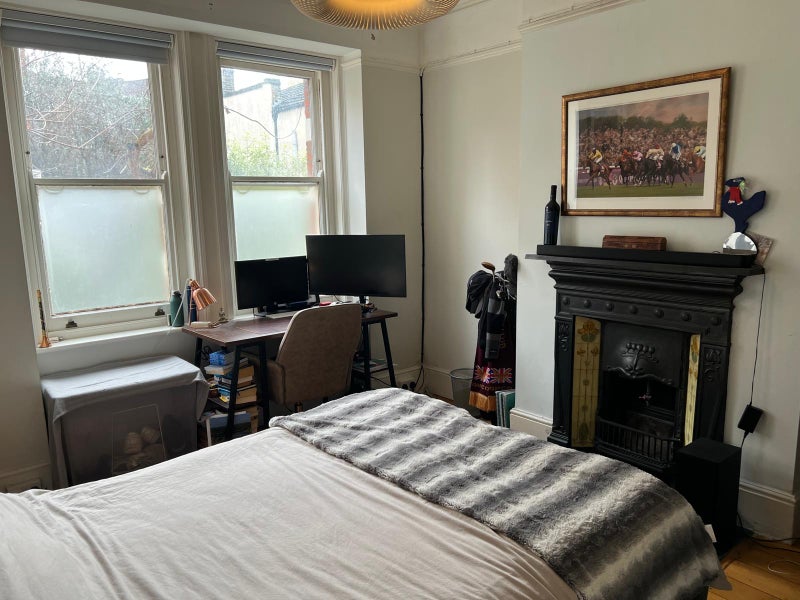 Photo 1: Bedroom