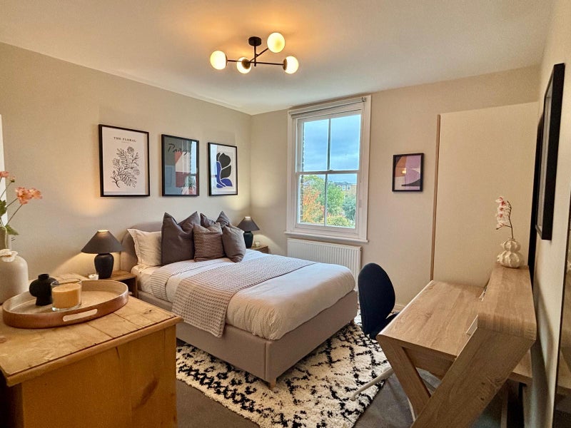Photo 1: Bedroom 2