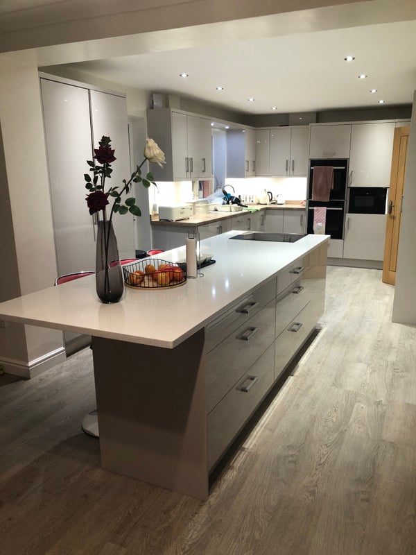 Photo 1: Kitchen