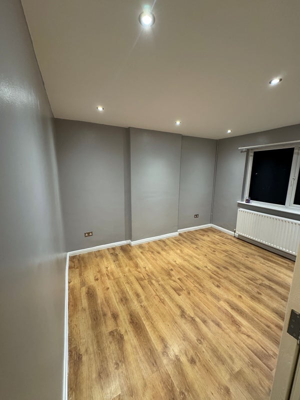 Photo 1: Bedroom