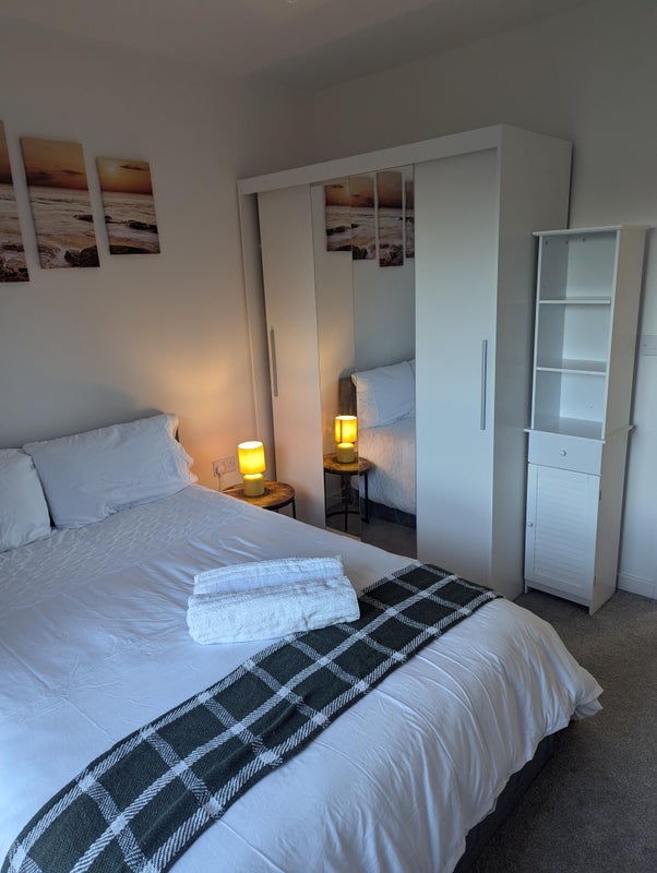Photo 1: Bedroom