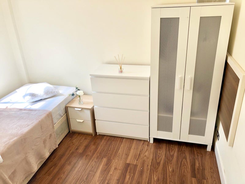 Photo 1: Room 1