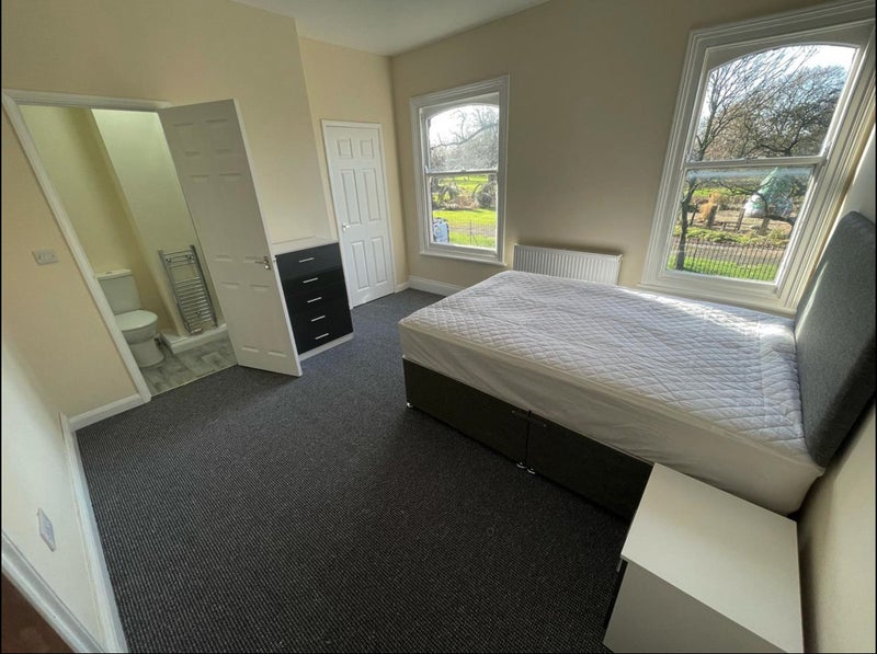Photo 1: Room 5