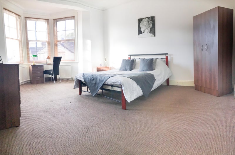 Photo 1: Room 5