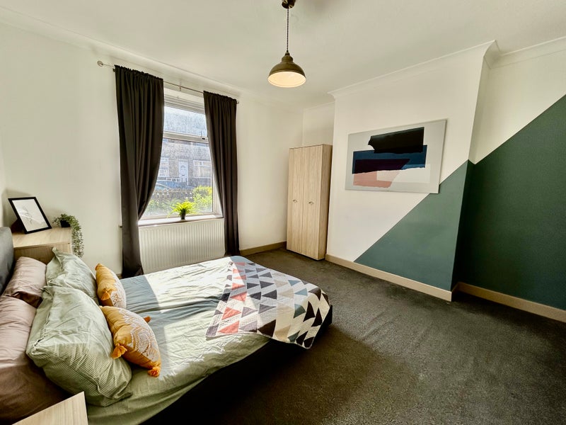 Photo 1: Room 1 - £400pcm