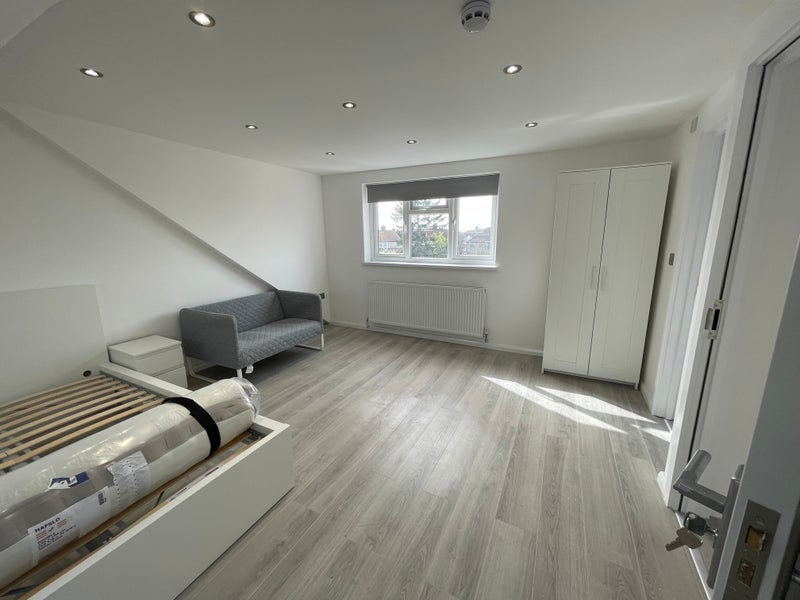 Photo 1: Loft ensuite 