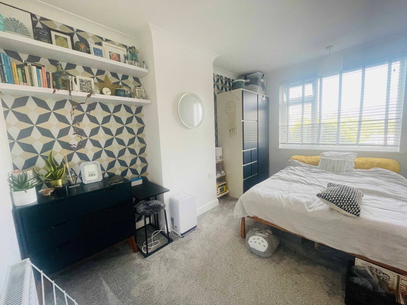 Photo 1: Bedroom