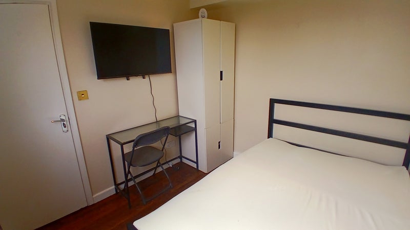 Photo 1: Double Bedroom + Smart TV