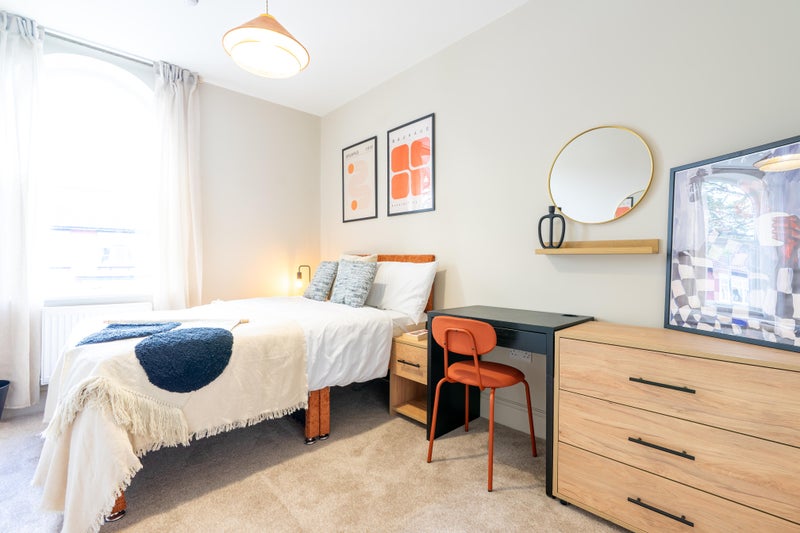 Photo 1: Bedroom Five 