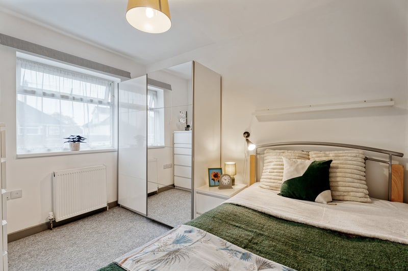 Photo 1: Room 6 Off Suite