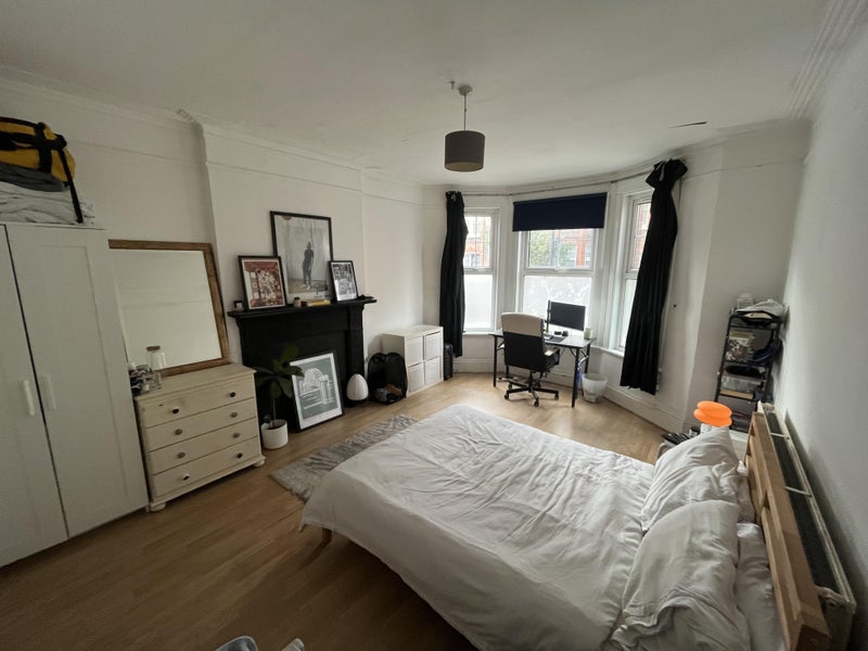 Photo 1: Bedroom