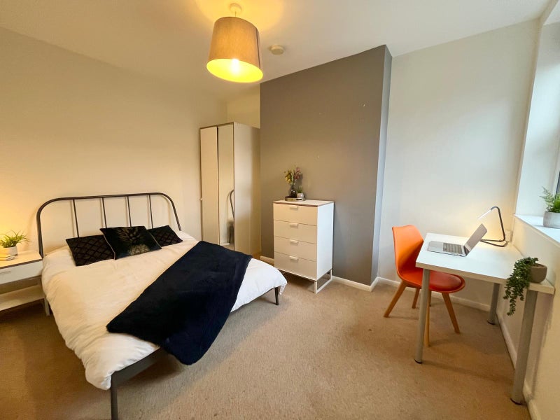 Photo 1: Bedroom 3 - £550pcm